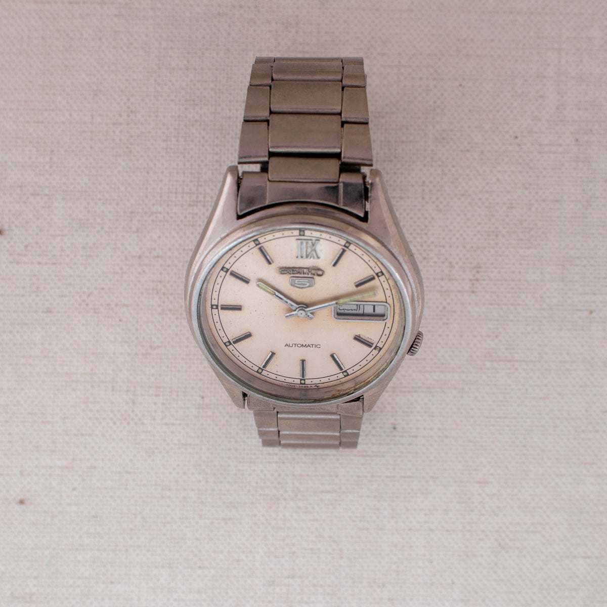 Vintage Seiko 5 7009-3111 Automatic 17J Cream Dial Day Date Wristwatch