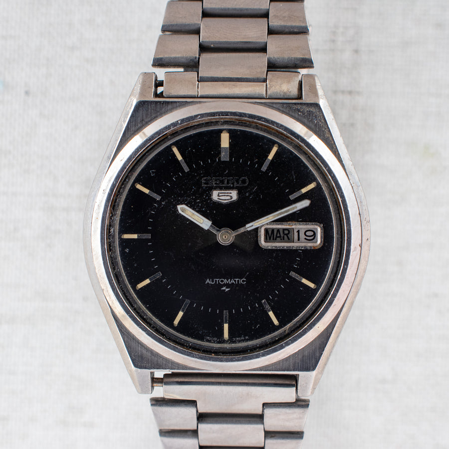 Vintage Seiko 5 7009-8760 Automatic 17J Black Dial Day Date Wristwatch