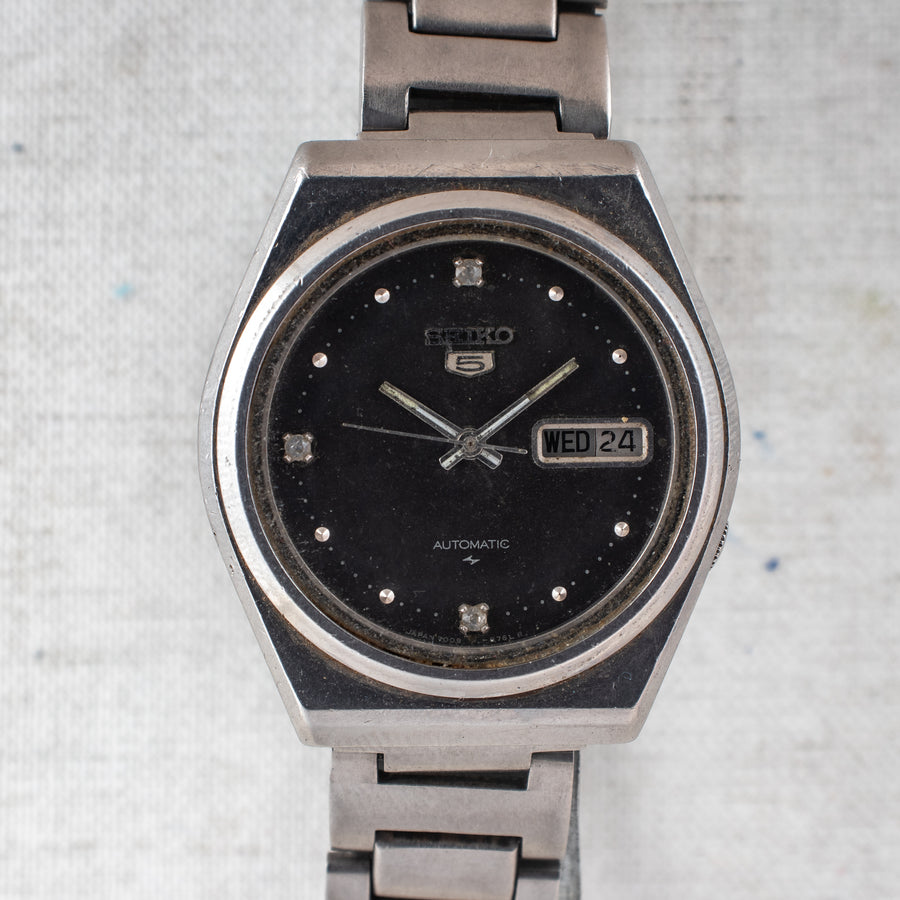 Vintage Seiko 5 7009-8530 Automatic 17J Black Dial Day Date Wristwatch
