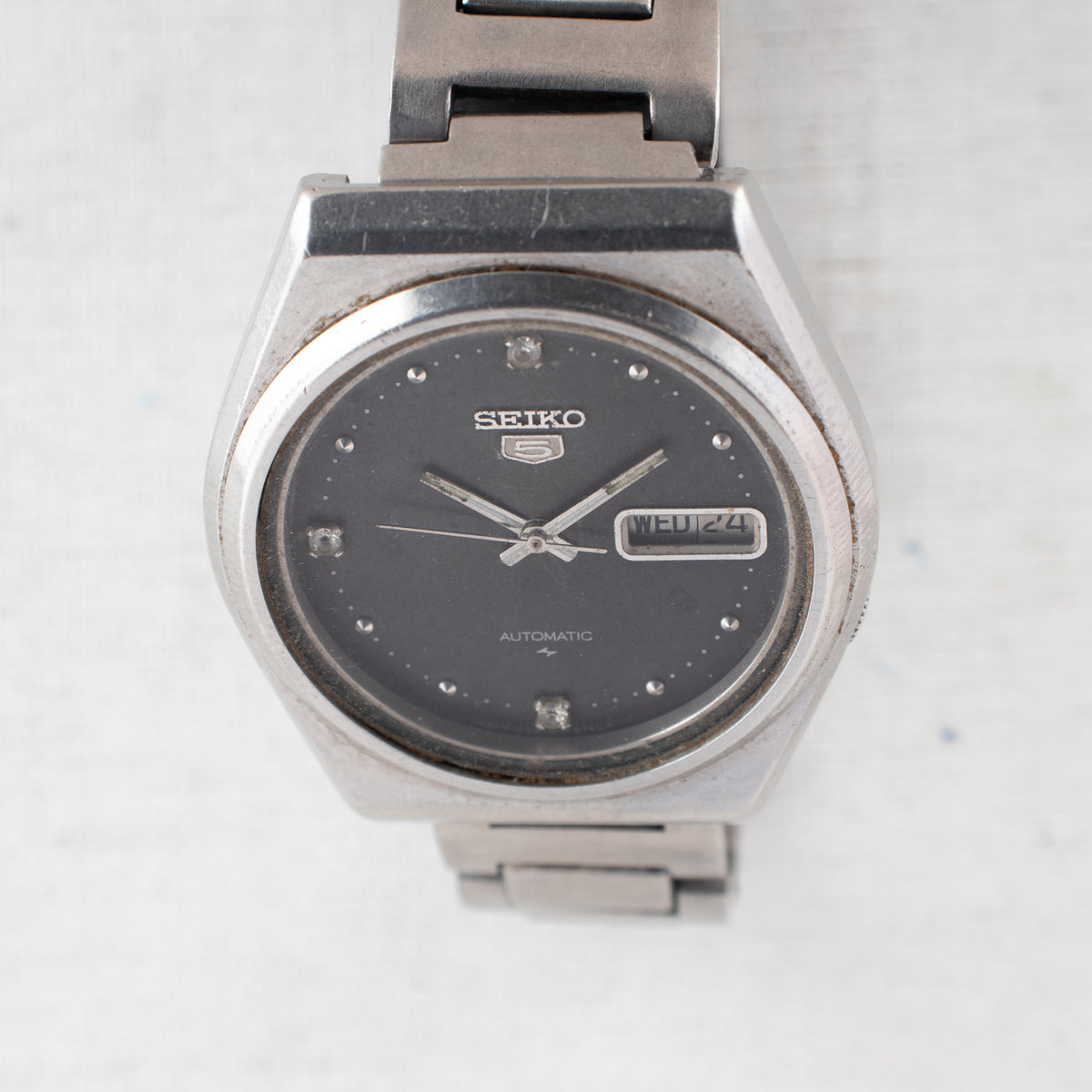 Vintage Seiko 5 7009-8530 Automatic 17J Black Dial Day Date Wristwatch