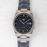 Vintage Seiko 5 7009-3101 Automatic 17J Black Dial Day Date Wristwatch
