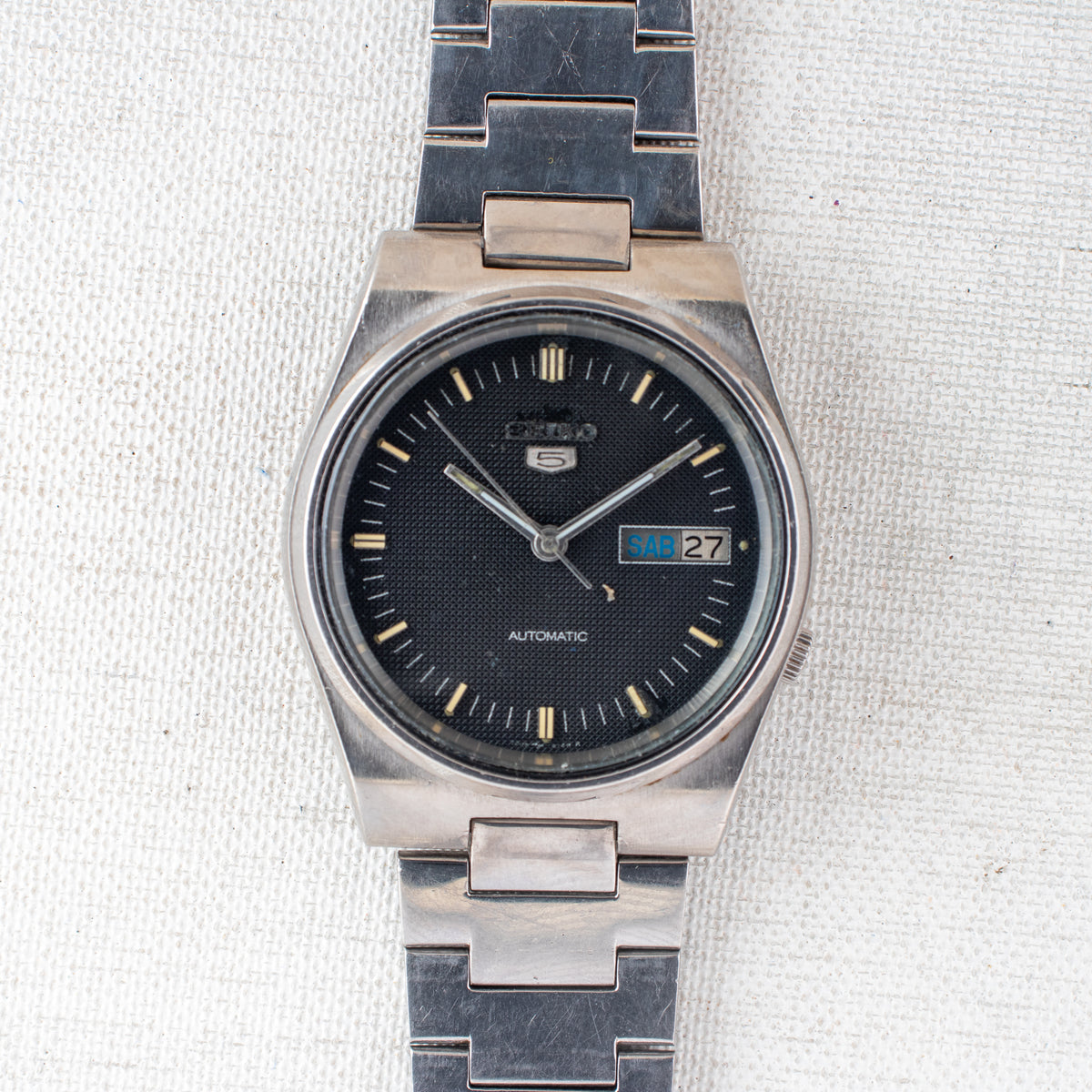 Vintage Seiko 5 7009-3101 Automatic 17J Black Dial Day Date Wristwatch
