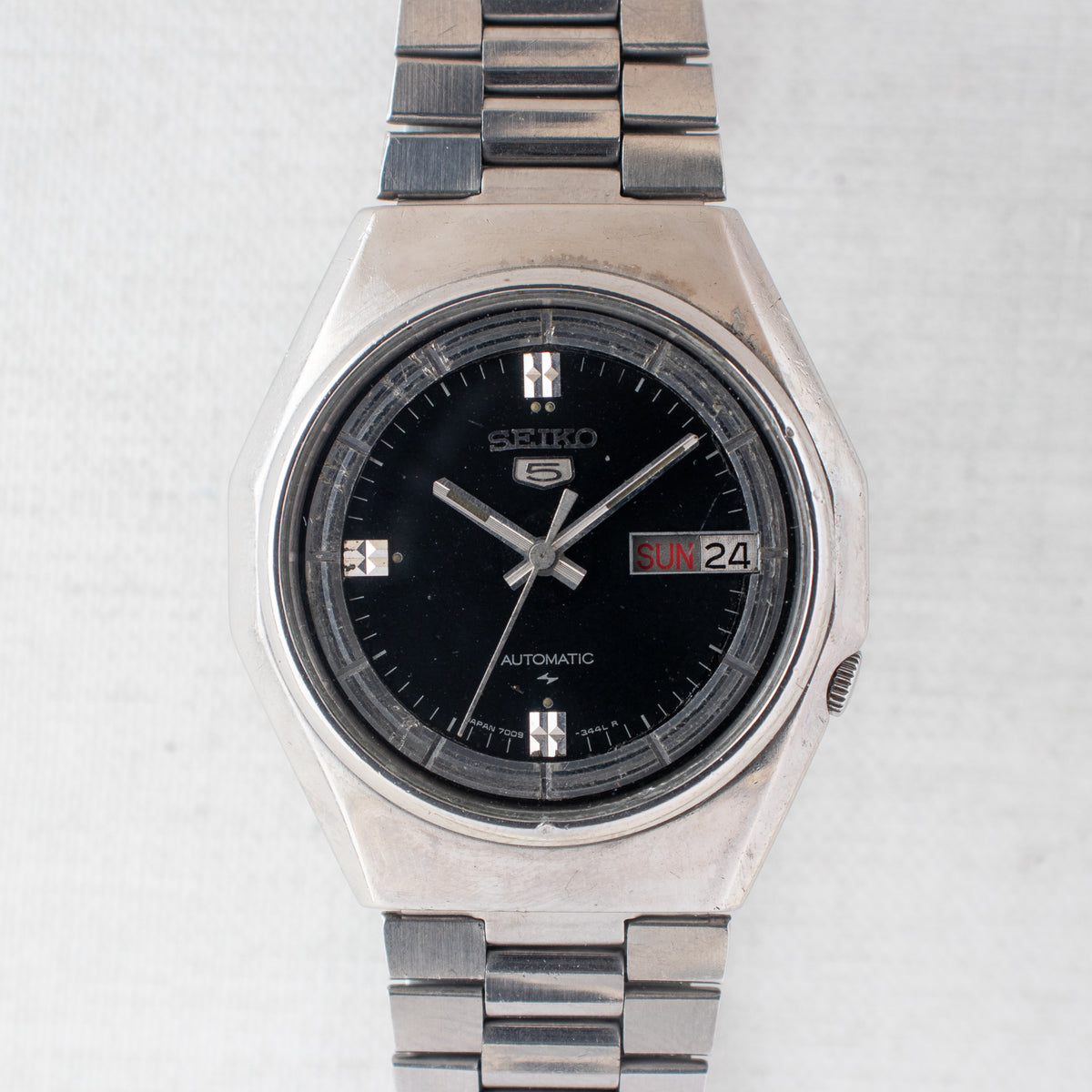 Vintage Seiko 5 7009-8830 Automatic 17J Black Dial Day Date Wristwatch