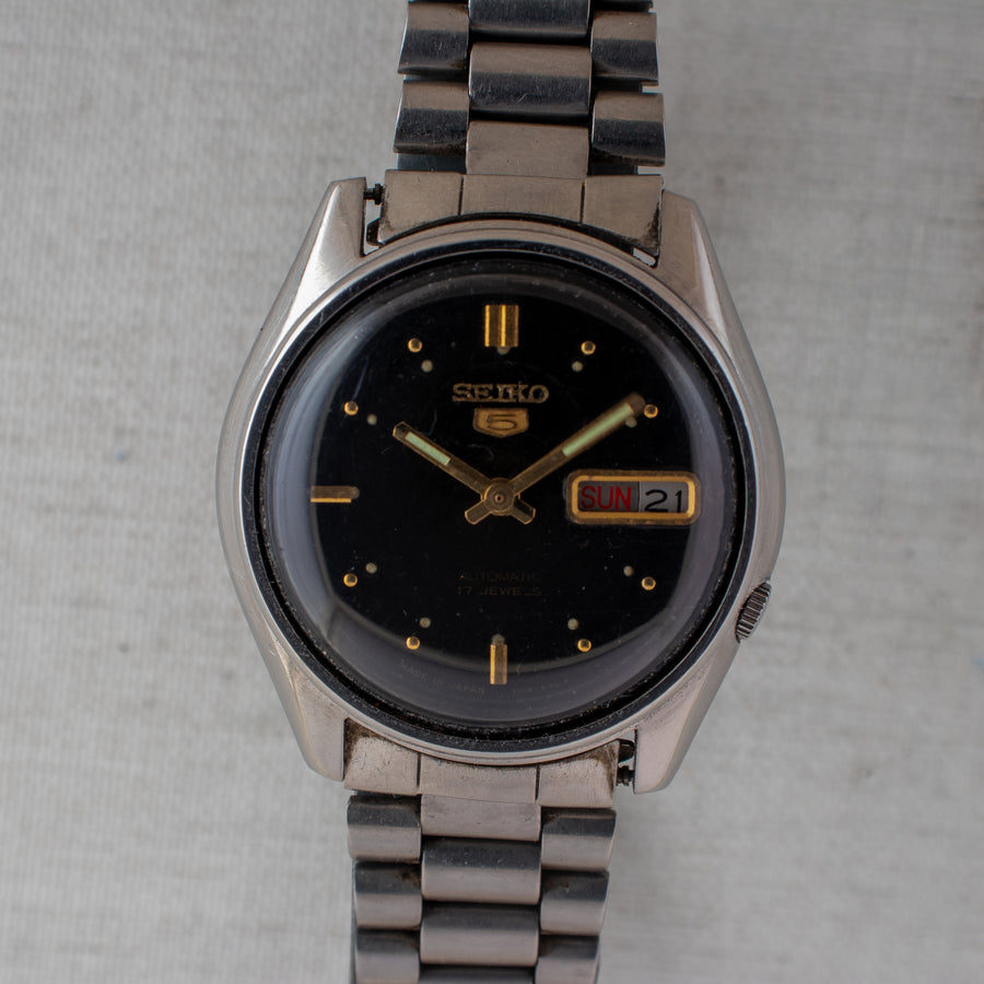 Vintage Seiko 5 7009-4040 Automatic 17J Black Dial Day Date Wristwatch