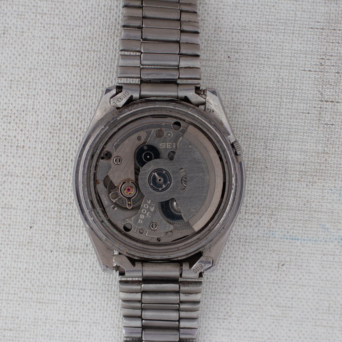Vintage Seiko 5 7009-4040 Automatic 17J Black Dial Day Date Wristwatch