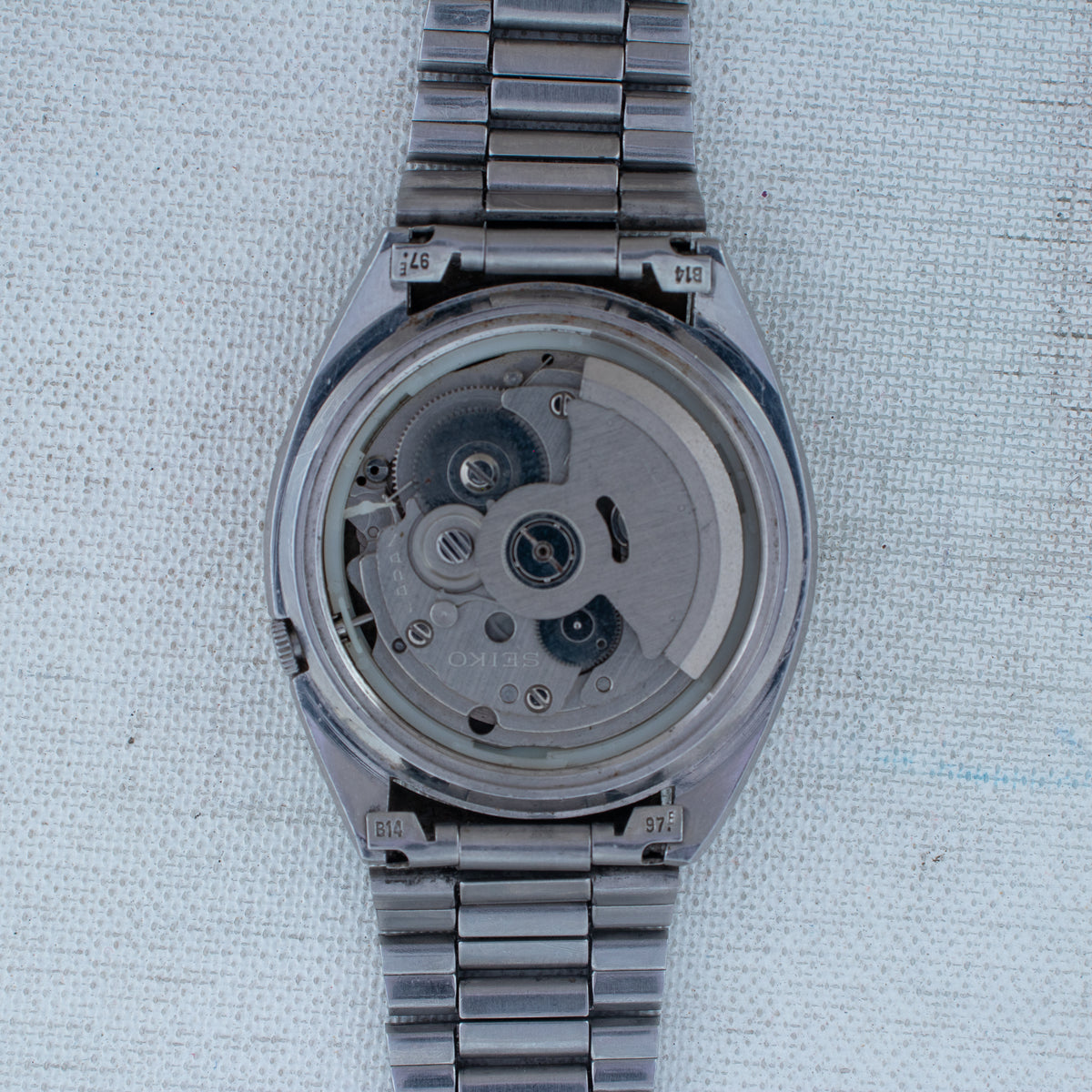 Vintage Seiko 5 7009-3040 Automatic 17J Black Dial Day Date Wristwatch
