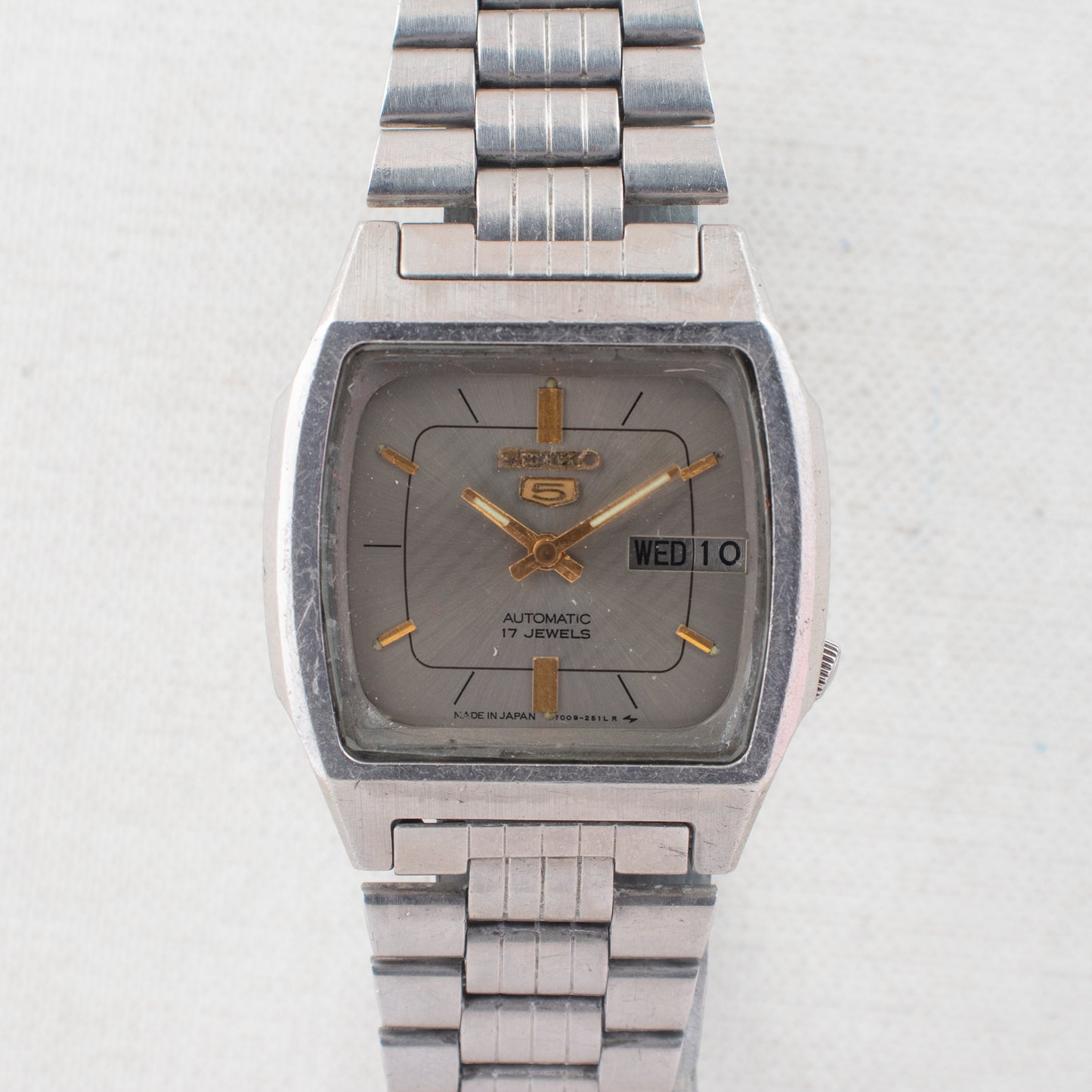 Rare Vintage Seiko 5 Auto 7009-5862 Diagonal lines Sunburst Silver Dial Watch