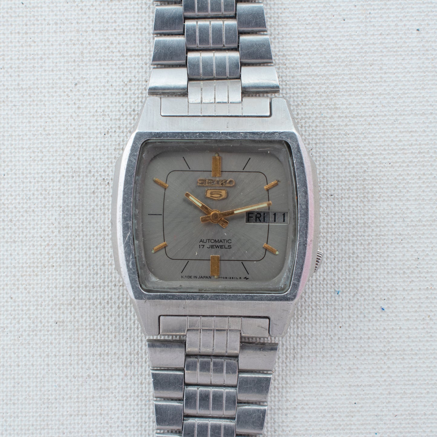 Rare Vintage Seiko 5 Auto 7009-5862 Diagonal lines Sunburst Silver Dial Watch