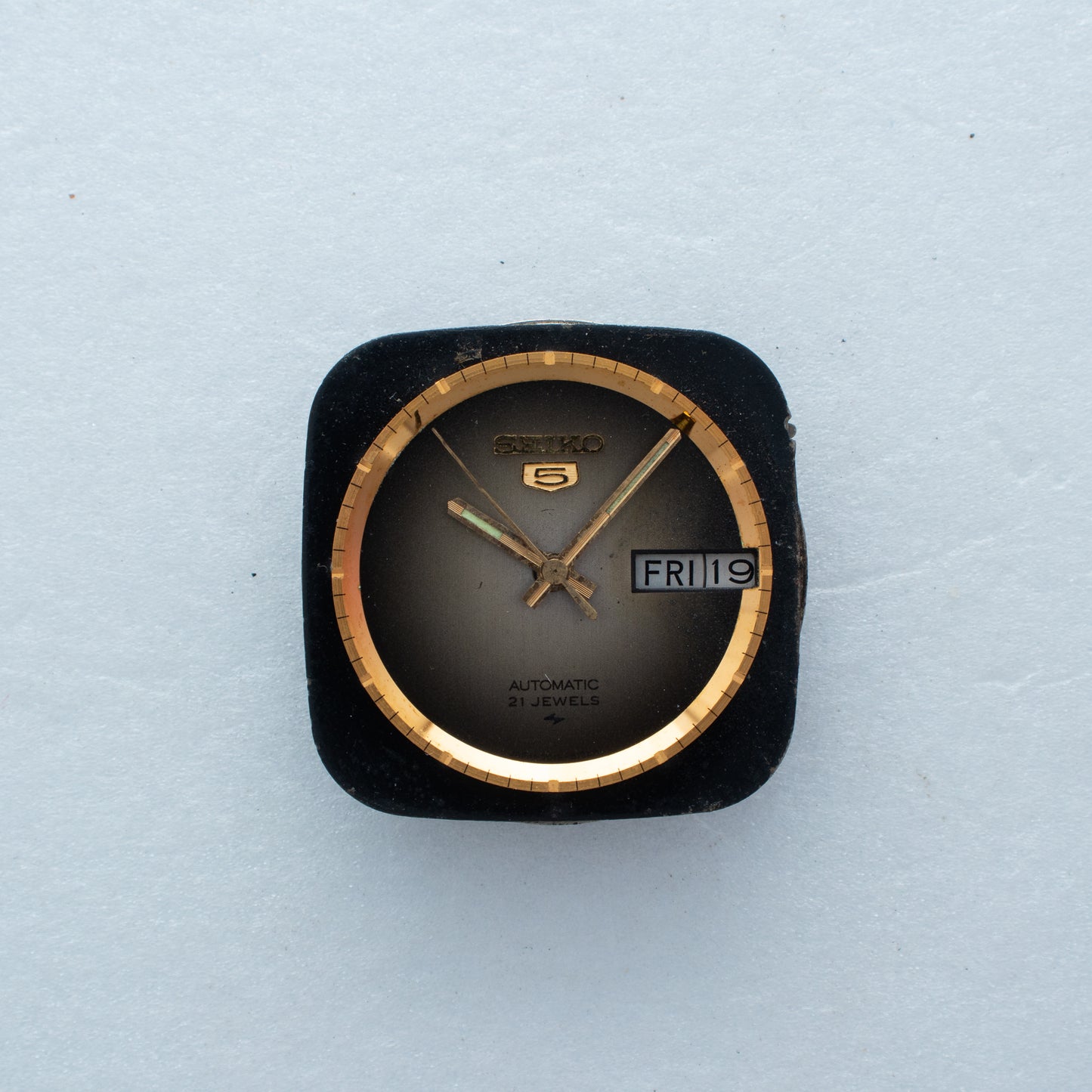 Rare Vintage Seiko 5 Automatic 7019-5090 Grey Gradient Dial with Gold Accents