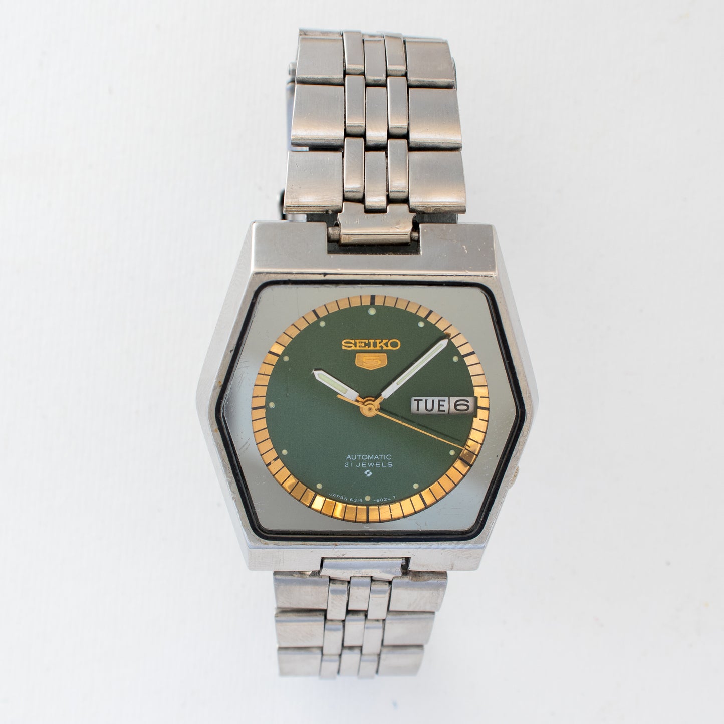 Seiko 5 Automatic Hexagon Case 6319-602A Rare Green Dial Gold Accents Watch 1979