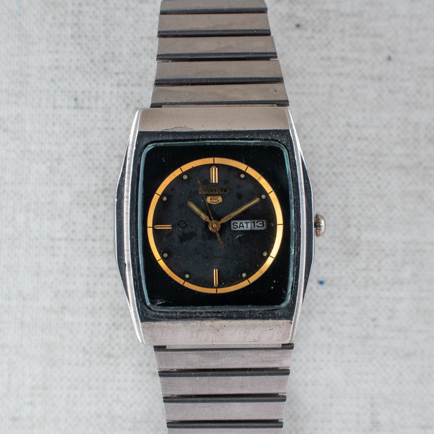 Vintage Seiko 5 Auto 2906-075A Unsex Watch Square TV Black Dial Gold Accents