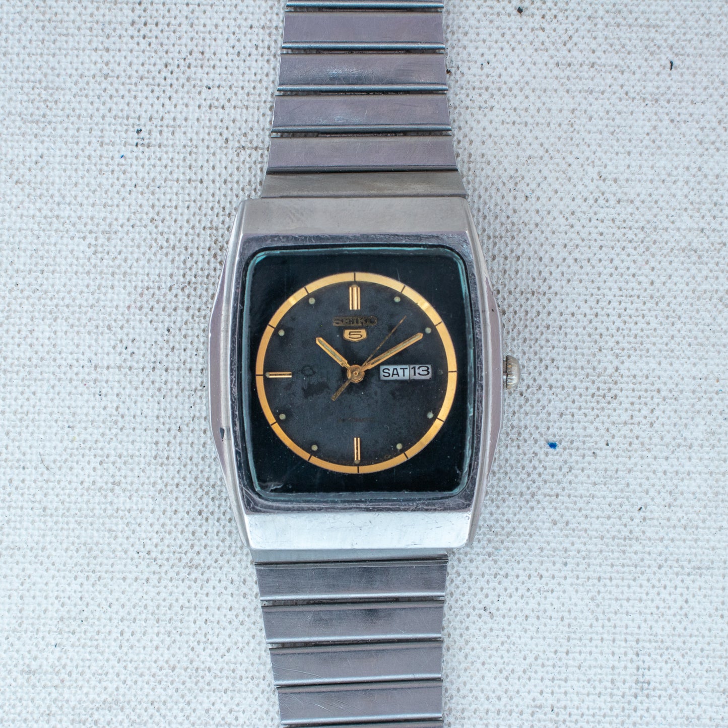 Vintage Seiko 5 Auto 2906-075A Unsex Watch Square TV Black Dial Gold Accents