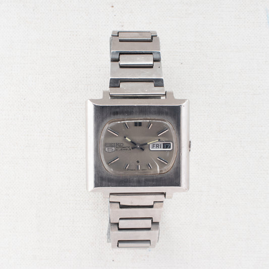 Vintage Seiko 5 Auto 6119-5401 Silver Dial TV Case French/English Day 1974 Watch