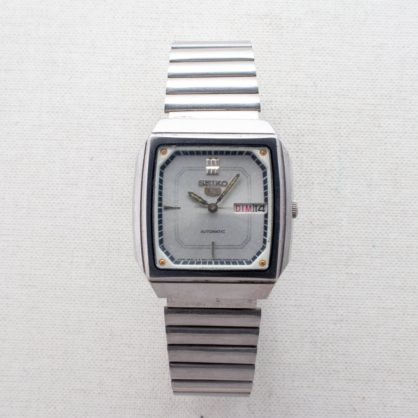 Vintage Seiko 5 Auto 6309-7320 Sunburst Silver Dial TV Case Day/Date Watch MINT