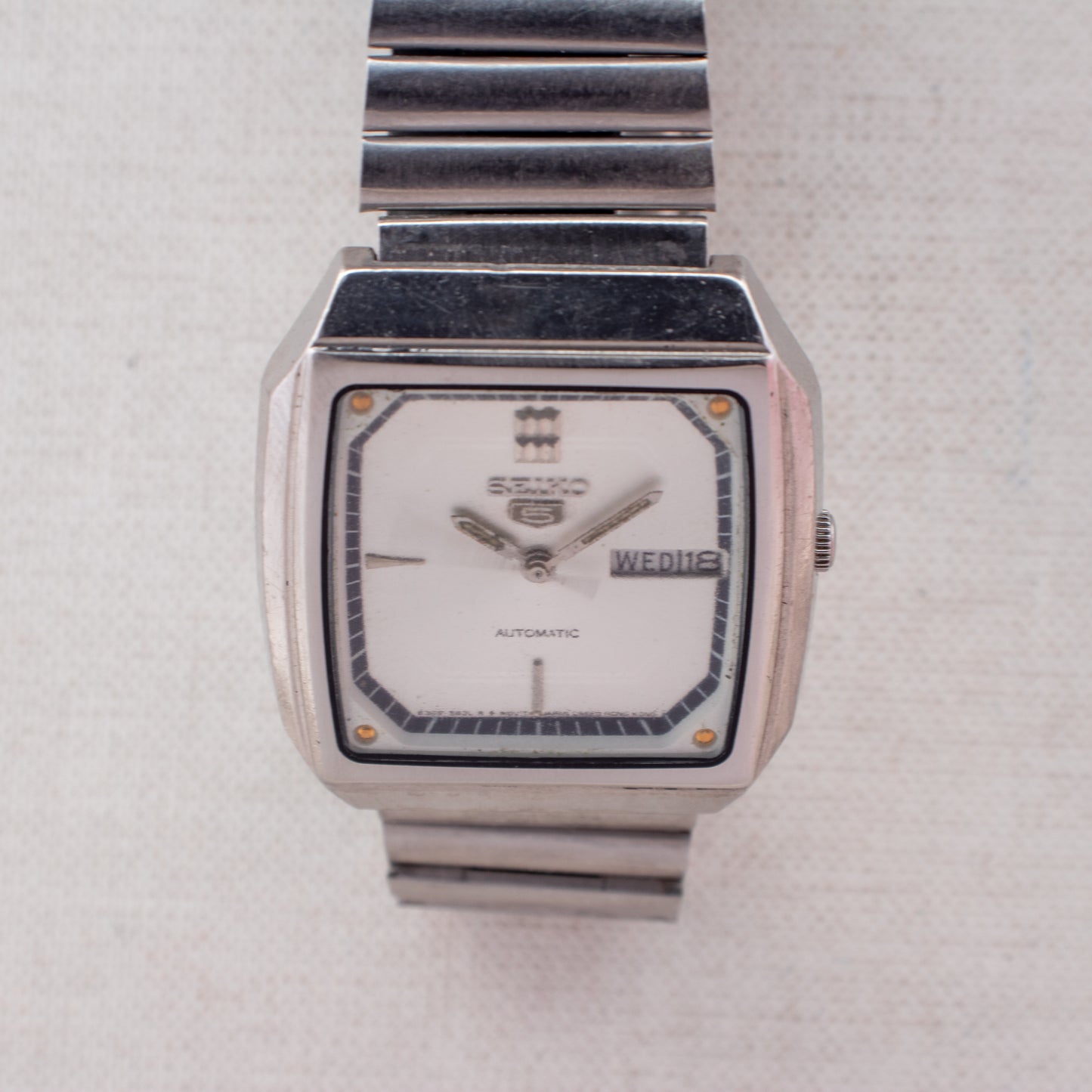 Vintage Seiko 5 Auto 6309-7320 Sunburst Silver Dial TV Case Day/Date Watch MINT