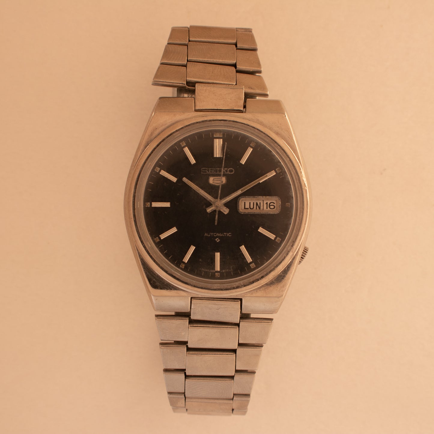 Vintage Seiko 5 Automatic 6309-9000 English/Italian Day Black Dial Silver Accent