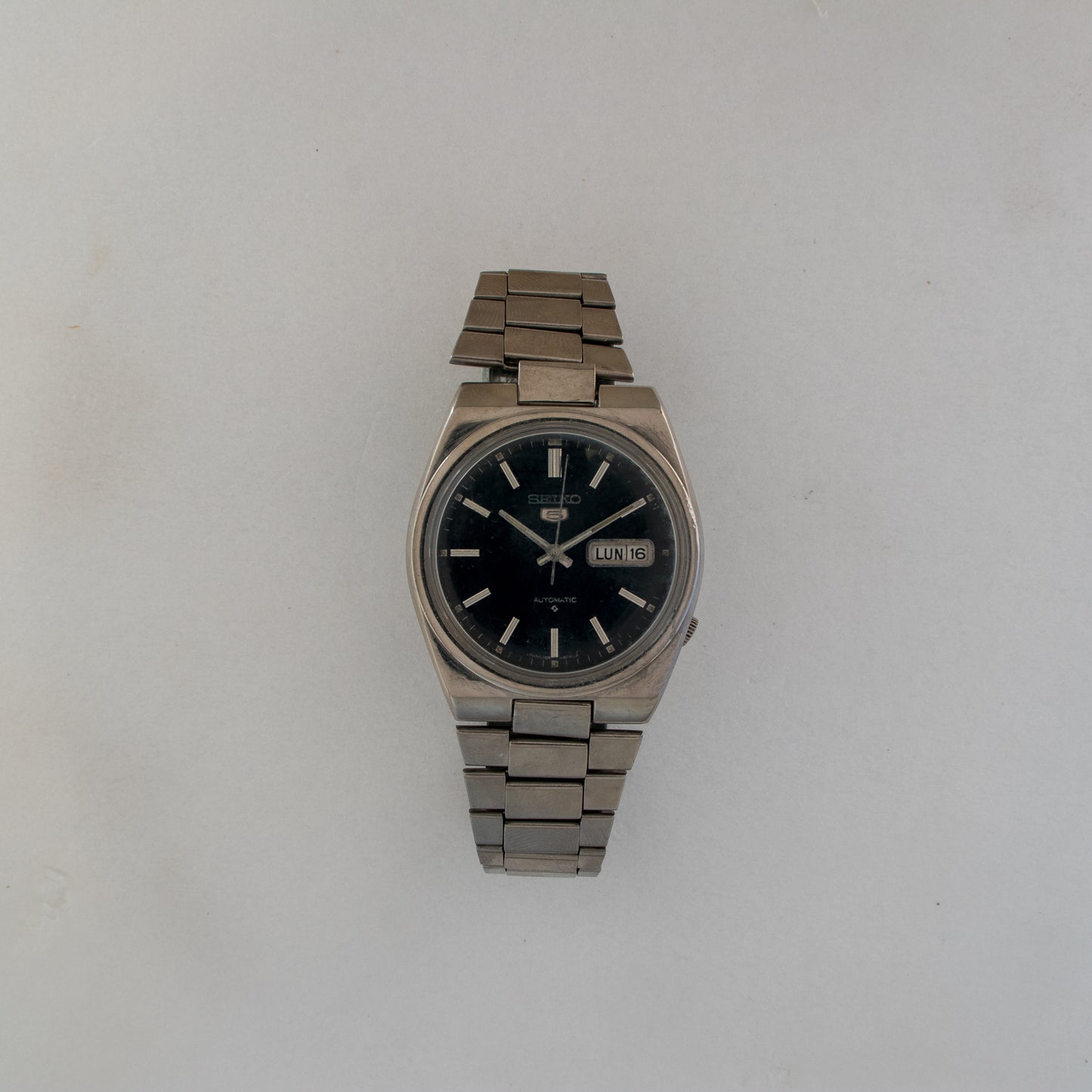Vintage Seiko 5 Auto 6309-9000 English/Italian Day Dark Blue Dial Silver Accent