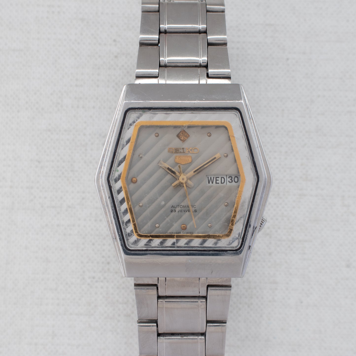 Vintage Seiko 5 Auto 6349-5420 Diagonal Striped Silver Dial Bilingual Day Watch