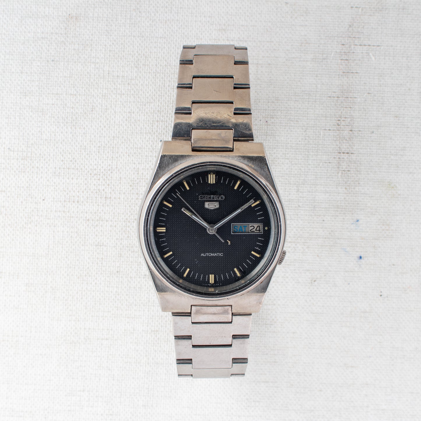 Vintage Seiko 5 Auto 7009-3101 Watch Textured Black Dial Portuguese/English Day