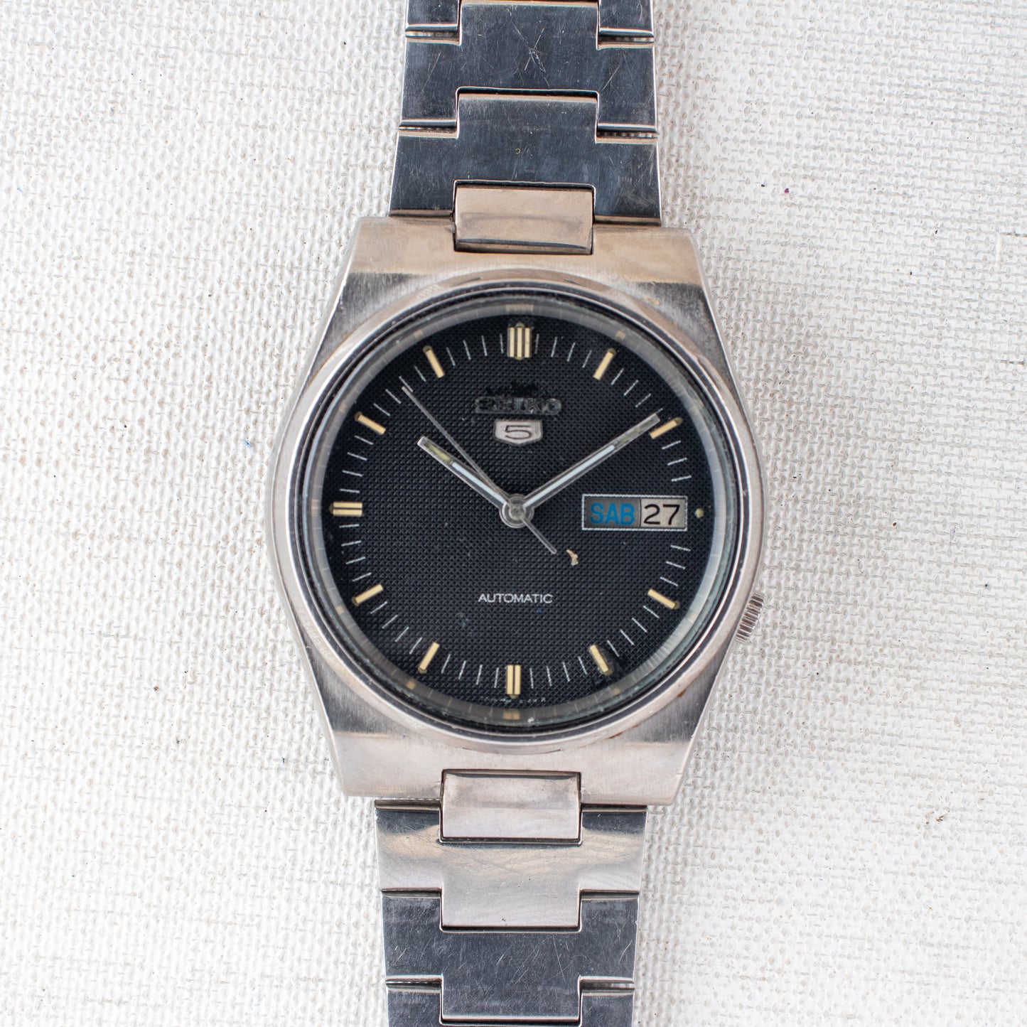 Vintage Seiko 5 Auto 7009-3101 Watch Textured Black Dial Portuguese/English Day