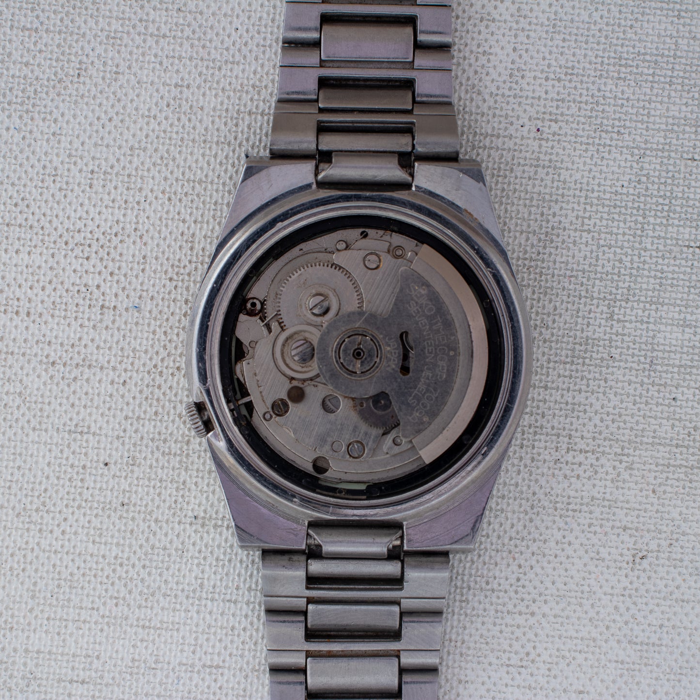Vintage Seiko 5 Auto 7009-3101 Watch Textured Black Dial Portuguese/English Day