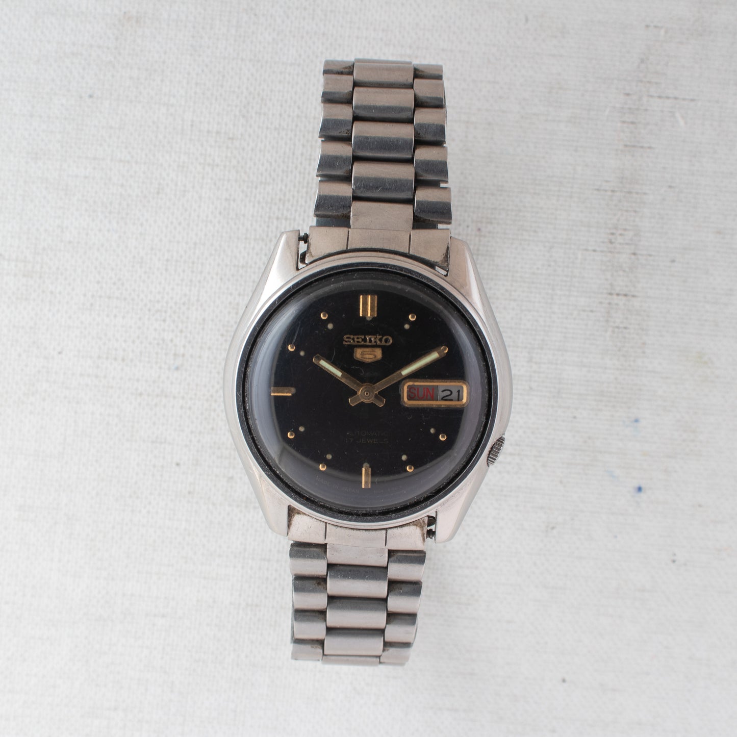 Vintage Seiko 5 Auto 7009-4040 Watch Black Dial Gold Accents Arabic English Day