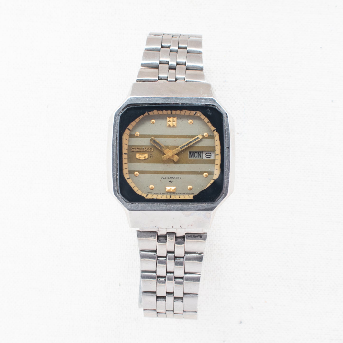 Vintage Seiko 5 Auto 7009-5330 Striped Silver Dial Gold Accents TV Case Watch