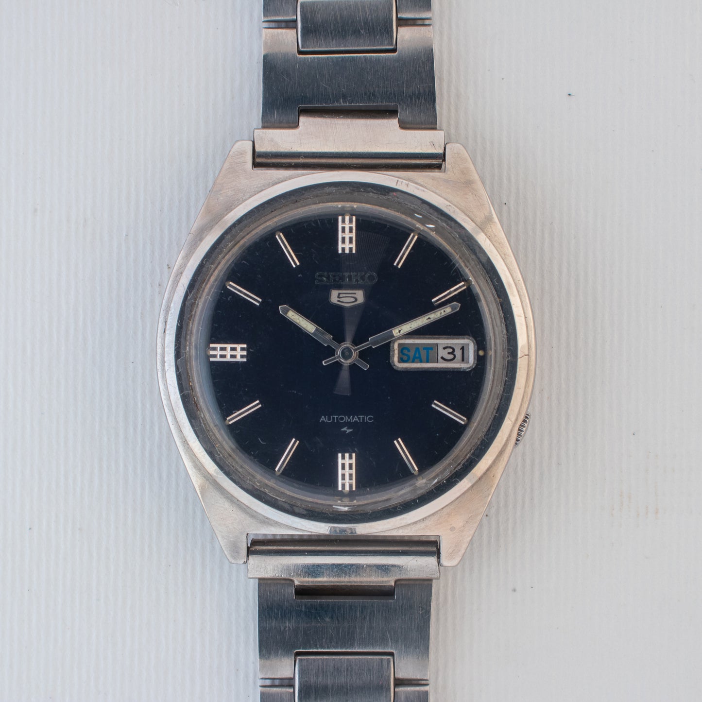 Vintage Seiko 5 Auto Dark Blue Sunburst Dial Silver Accents 7009-8750 Watch