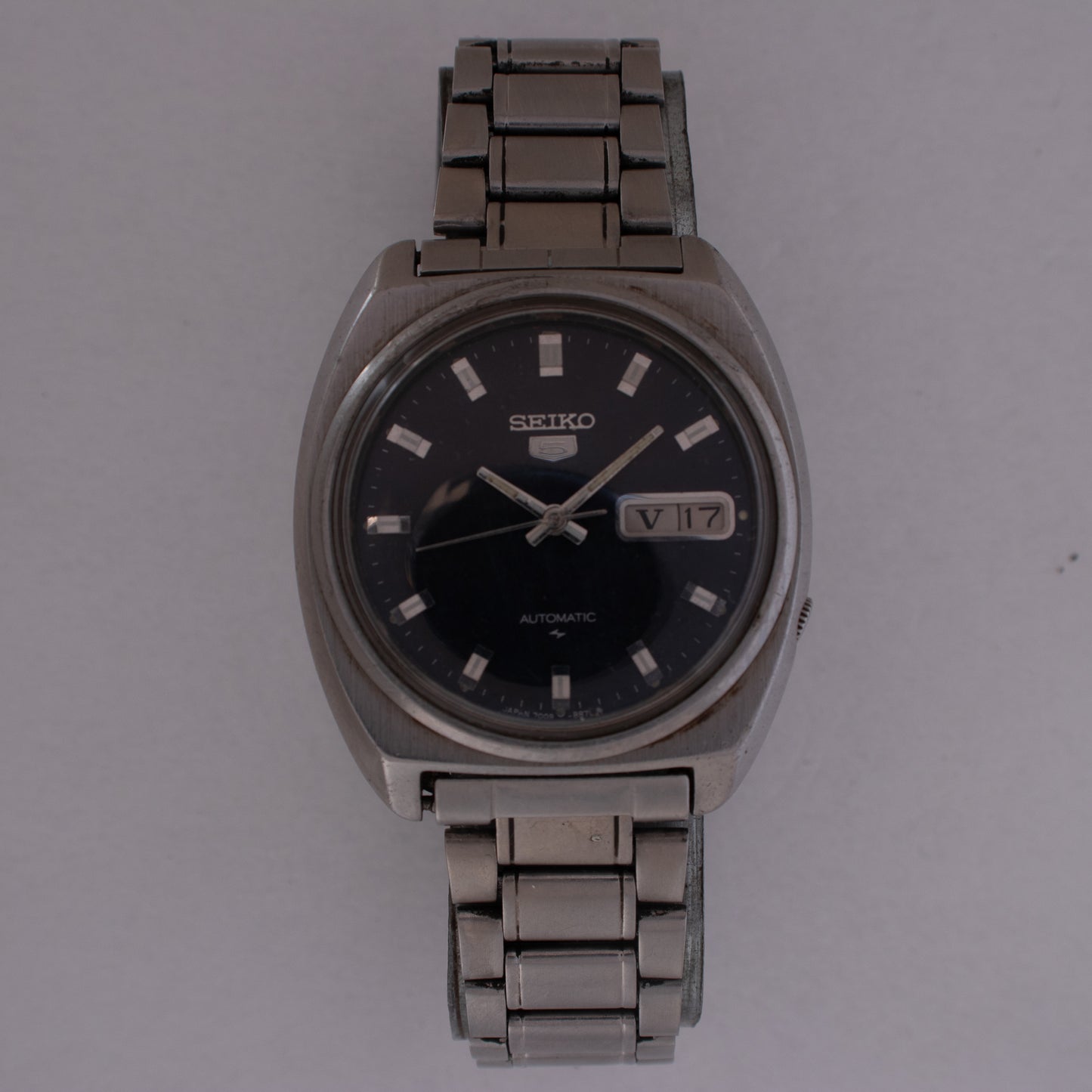 Vintage Seiko 5 Automatic Men's Watch 7009-8580 Black Dial Silver Accents Rare
