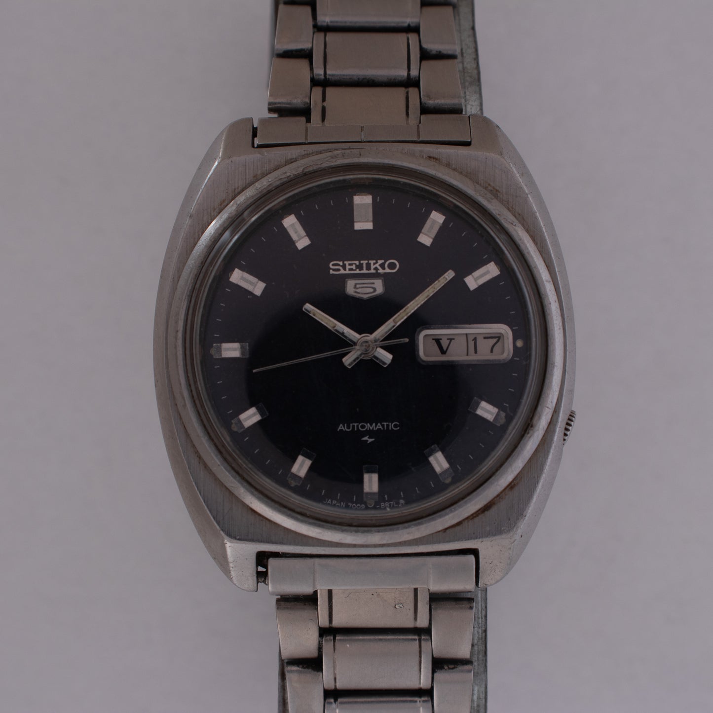 Vintage Seiko 5 Automatic Men's Watch 7009-8580 Black Dial Silver Accents Rare