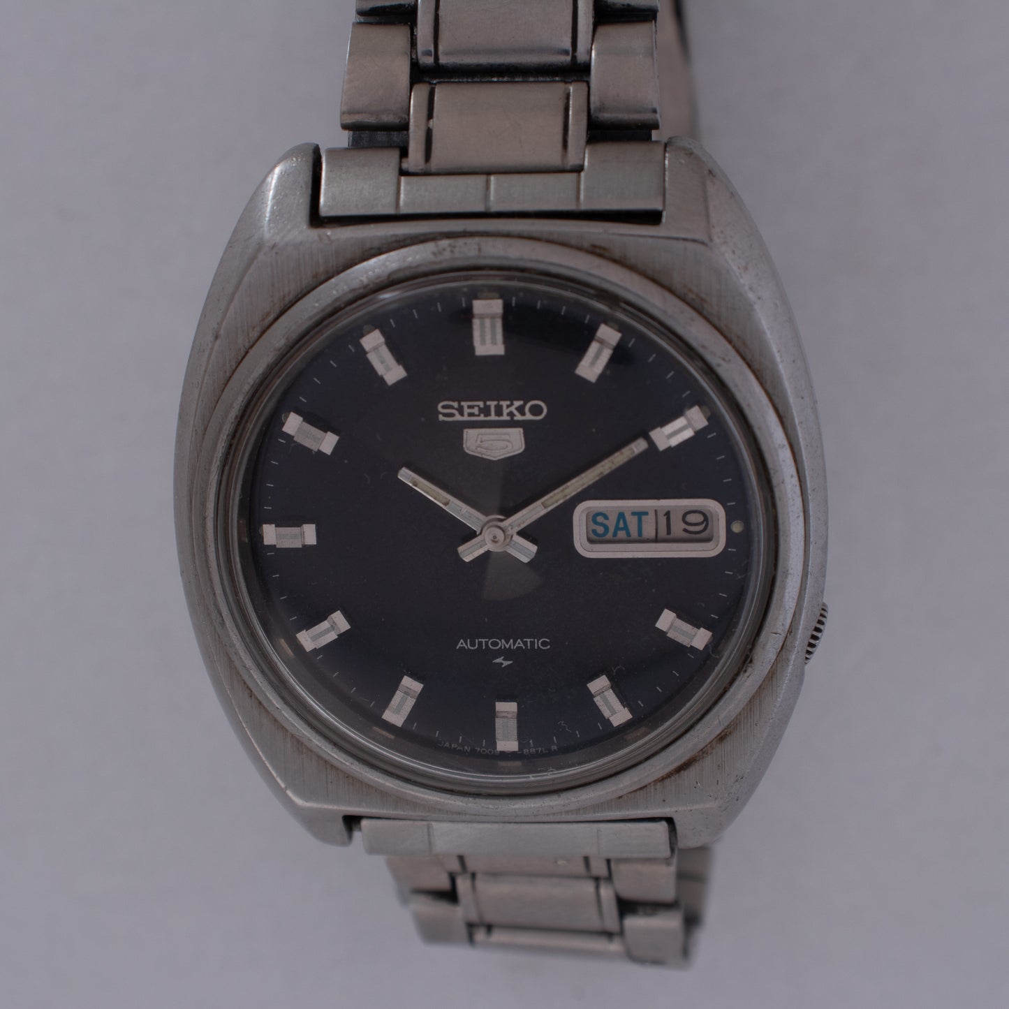 Vintage Seiko 5 Automatic Men's Watch 7009-8580 Black Dial Silver Accents Rare