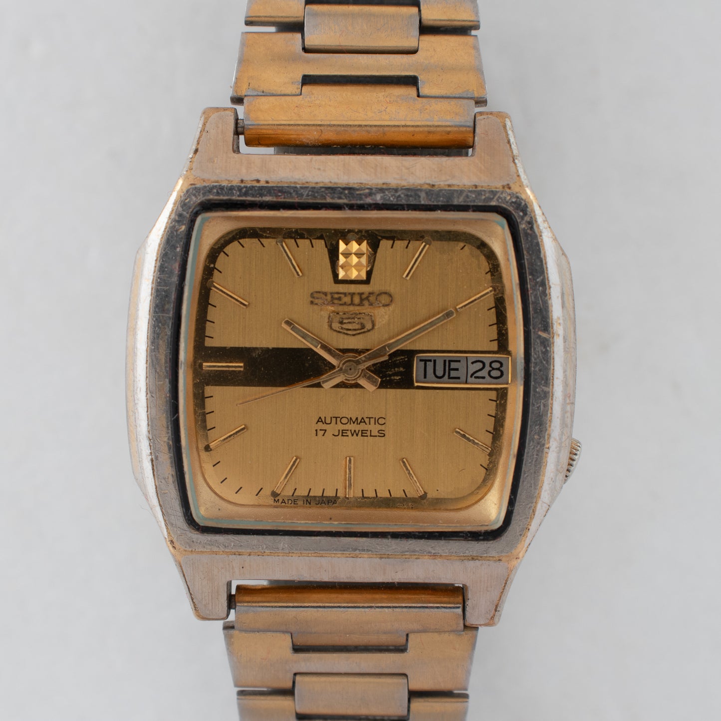 Vintage Seiko 5 Auto Square TV Case 7009-5862 Gold Dial Arabic English Day Watch