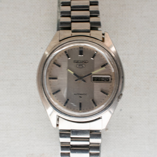 Vintage Seiko 5 Auto Watch 7009-8211, Vertical Stripe Silver Dial Bilingual Days