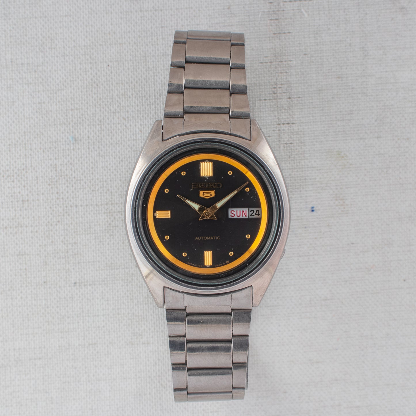 Vintage Seiko 5 Auto Watch Black Dial Gold Accents 6309-583A Arabic English Day