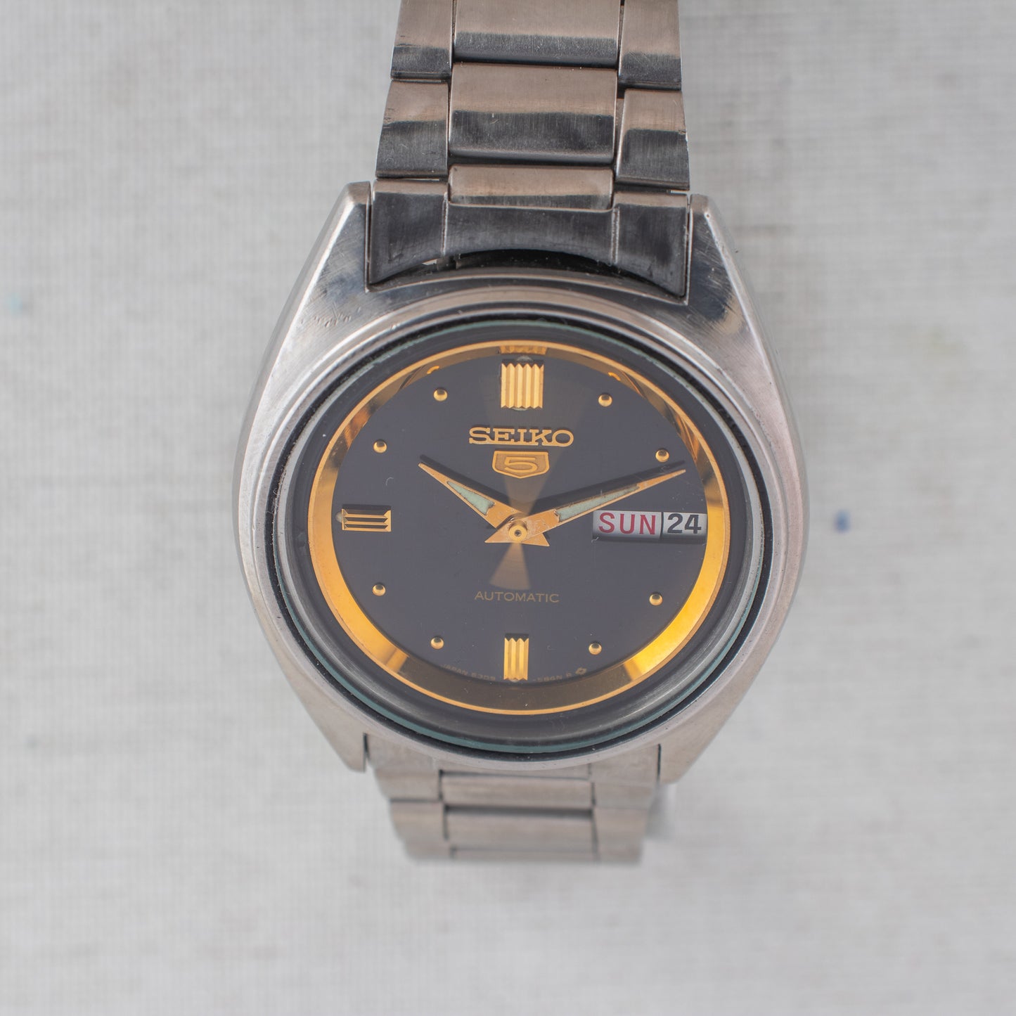 Vintage Seiko 5 Auto Watch Black Dial Gold Accents 6309-583A Arabic English Day