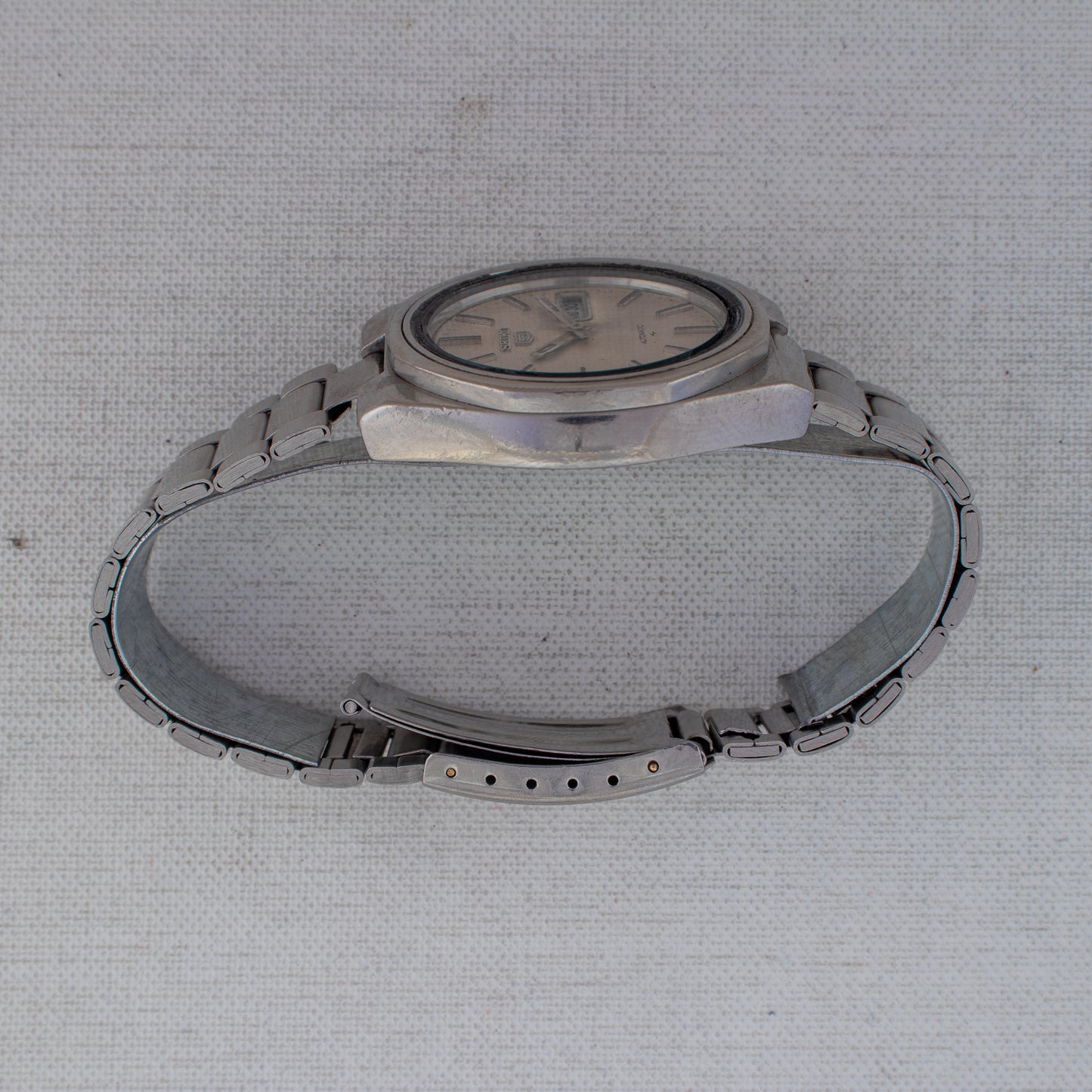 Vintage Seiko 5 Auto Watch Off- White Textured Dial 7009-885R Arabic/English Day