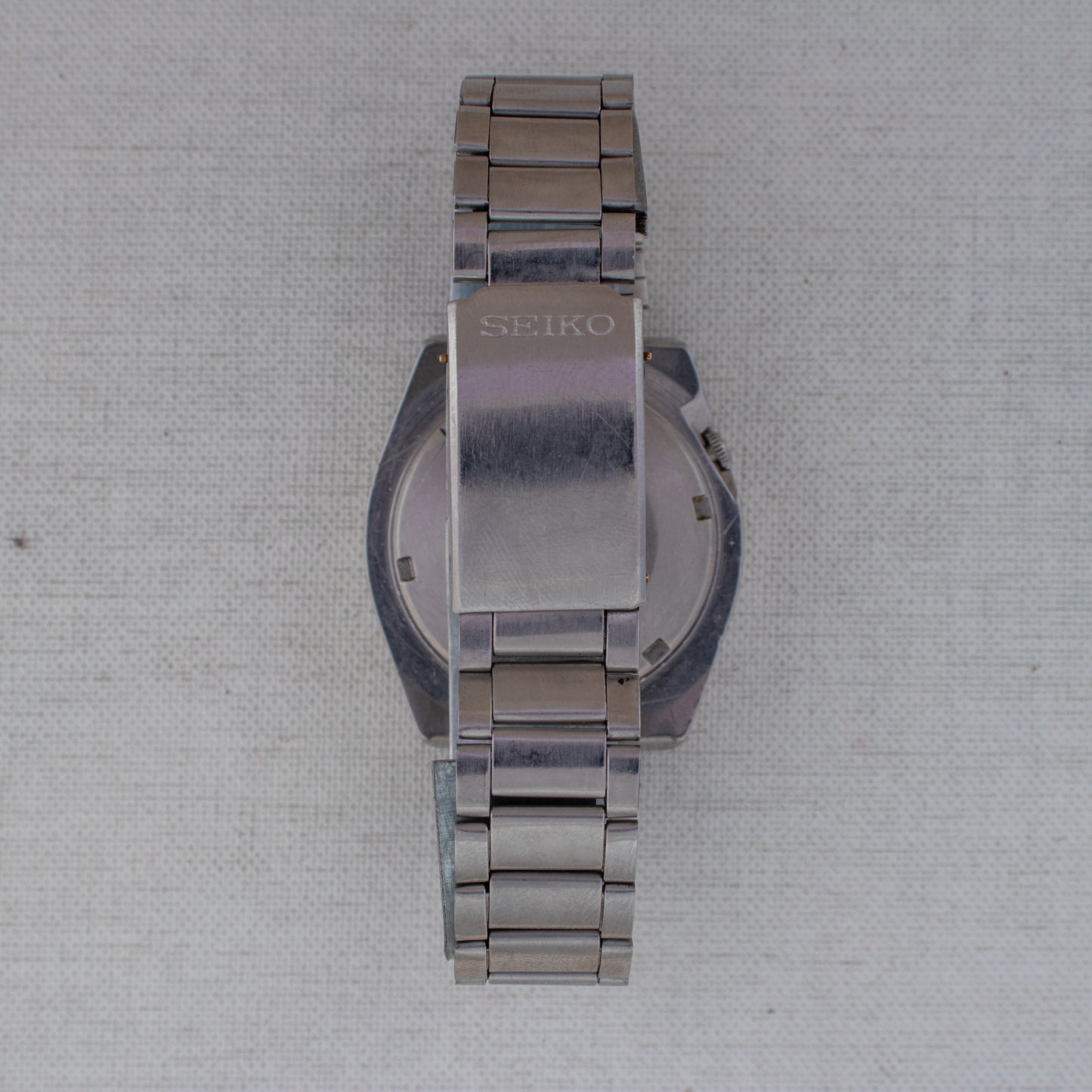 Vintage Seiko 5 Auto Watch Off- White Textured Dial 7009-885R Arabic/English Day