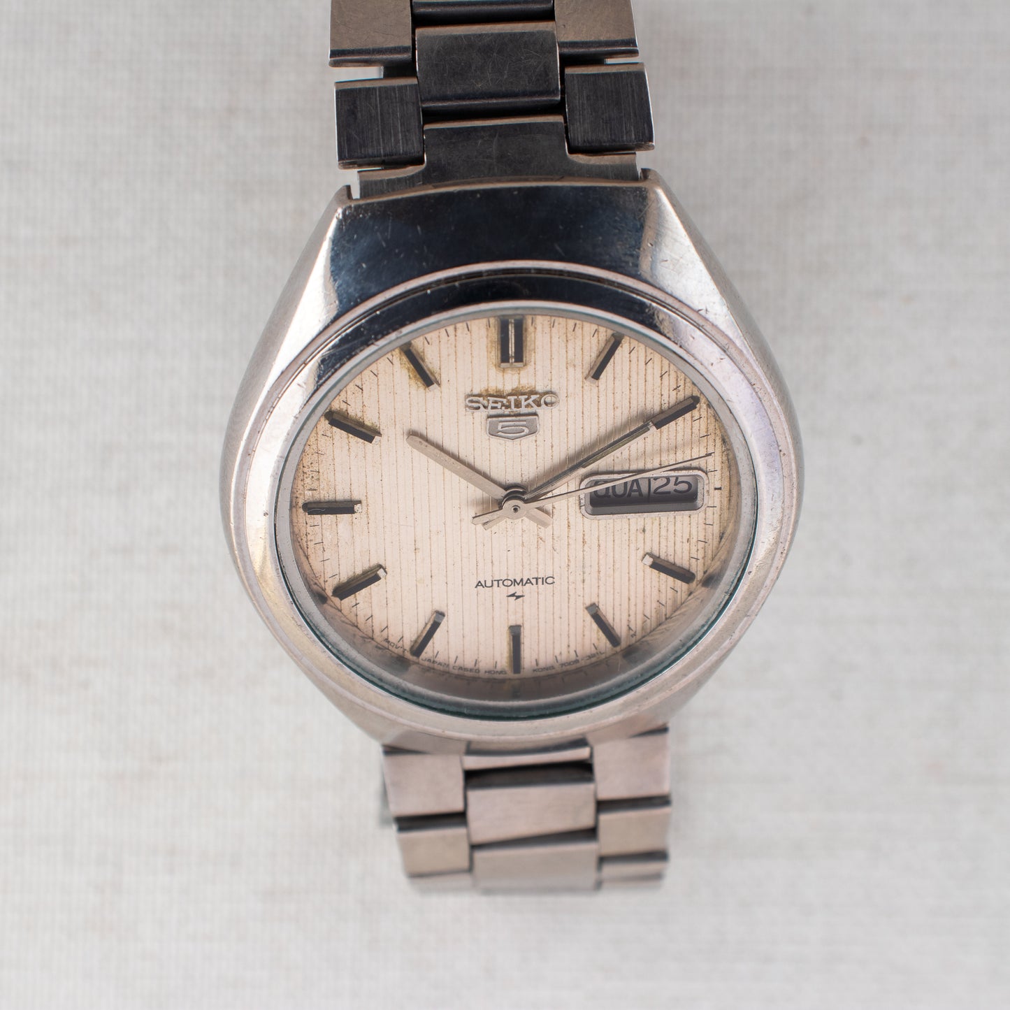 Vintage Seiko 5 Auto Watch Textured Vertical Stripe Dial 7009-8600 Bilingual Day