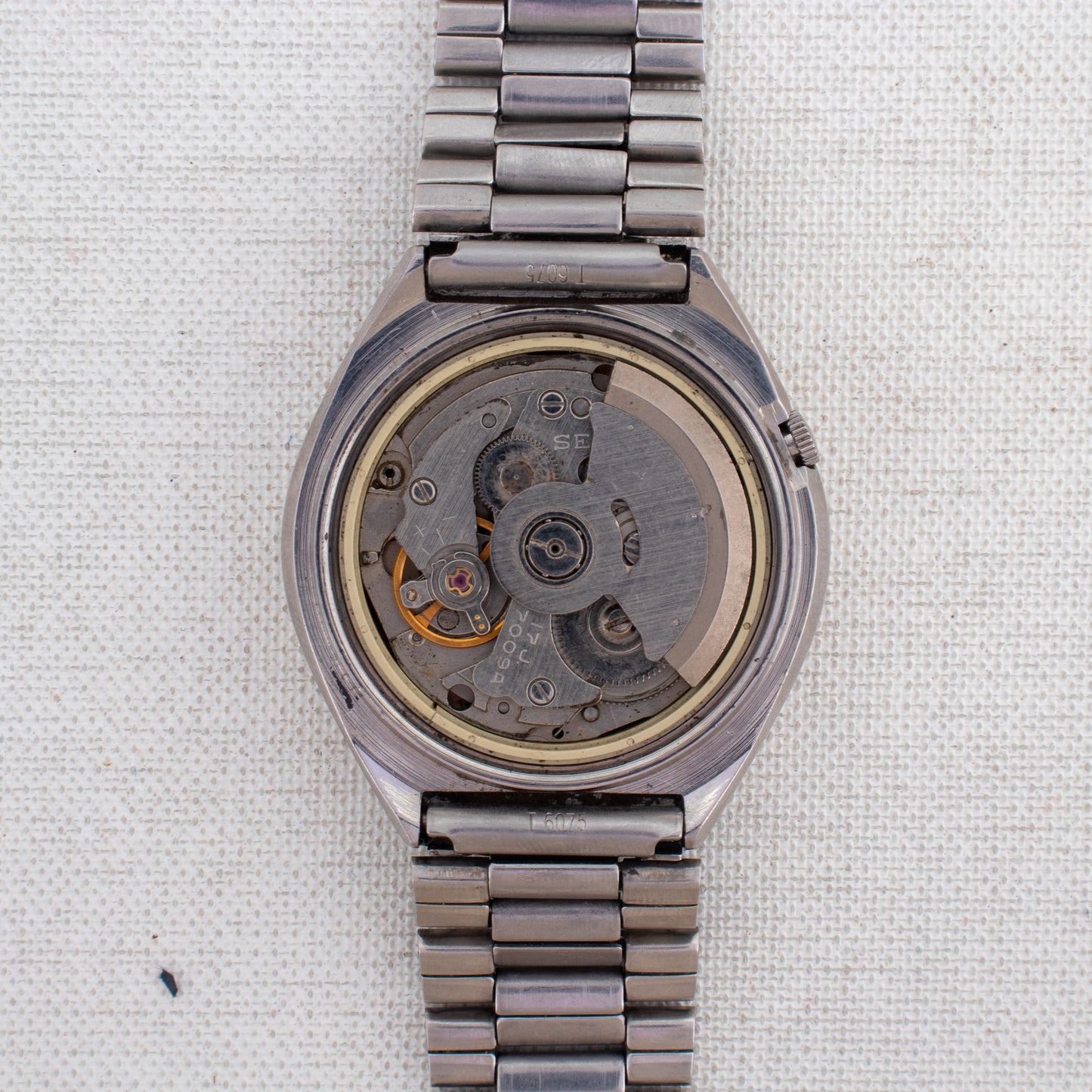 Vintage Seiko 5 Auto Watch Textured Vertical Stripe Dial 7009-8600 Bilingual Day