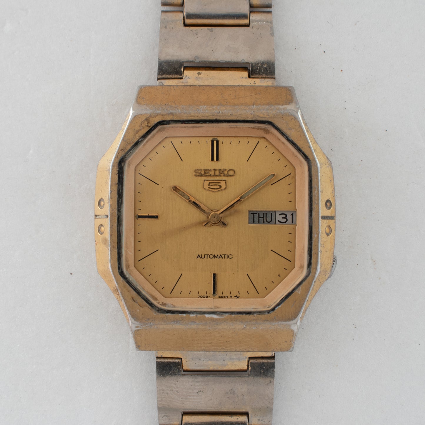 Vintage Seiko 5 Automatic 7009-5620 Watch Rare Octagonal Case Sunburst Gold Dial