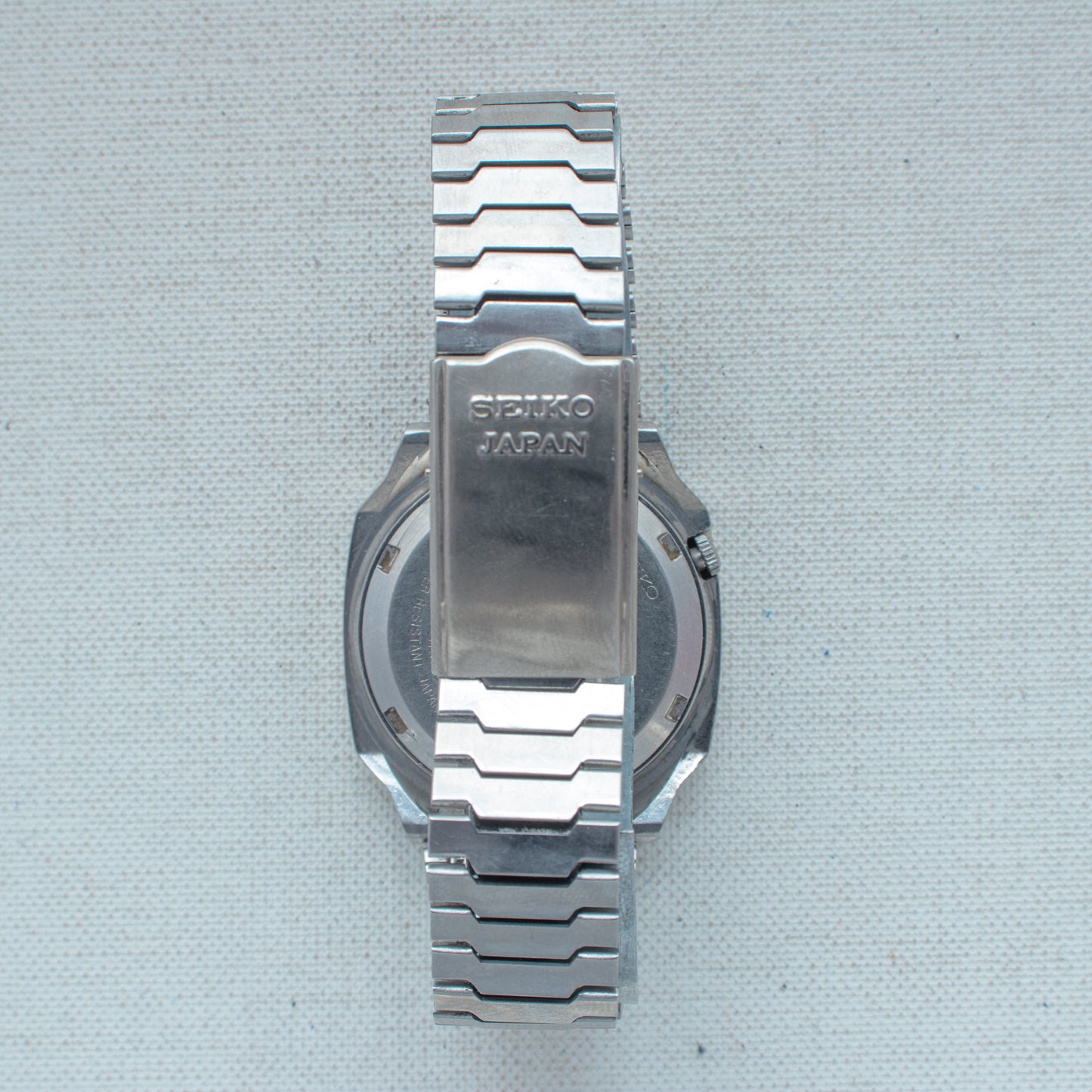 Vintage Seiko 5 Automatic 7009-592J Striped Silver Dial Gold Accents Men's Watch