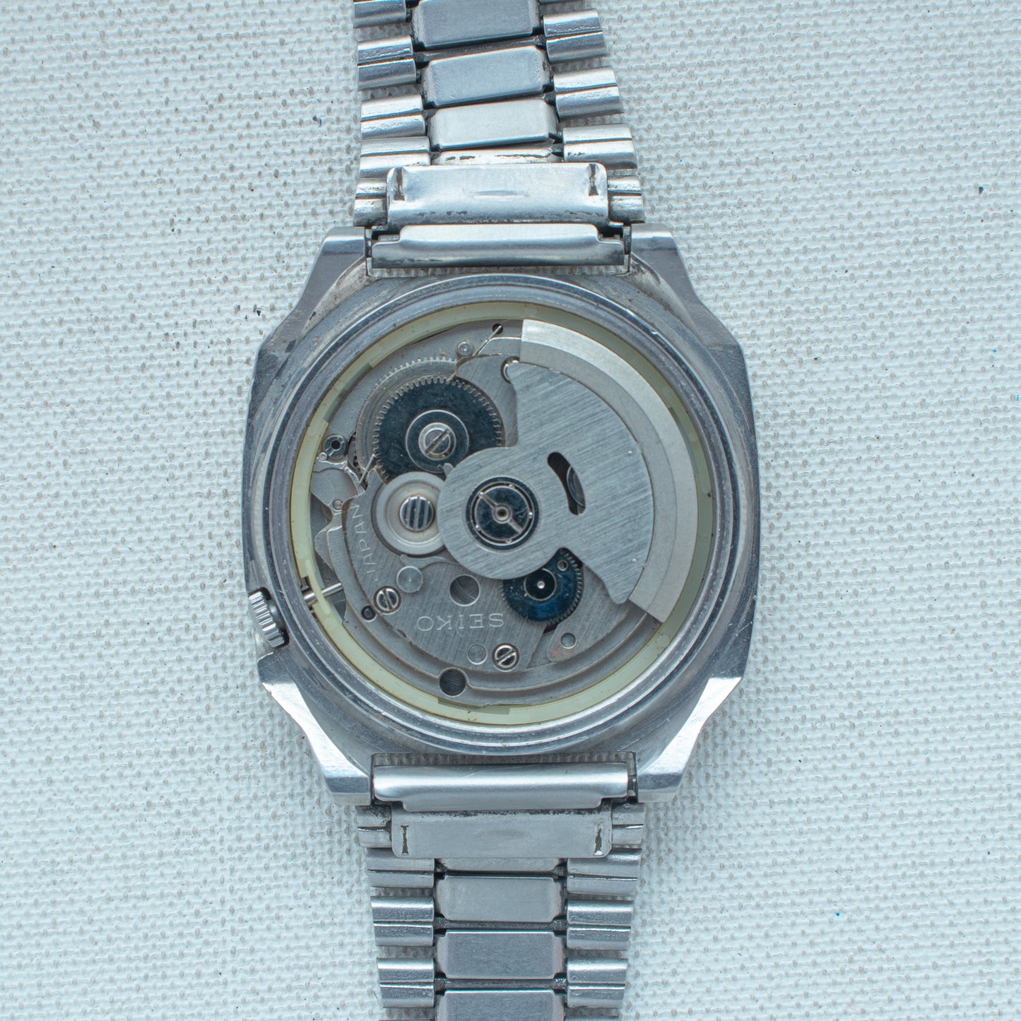 Vintage Seiko 5 Automatic 7009-592J Striped Silver Dial Gold Accents Men's Watch