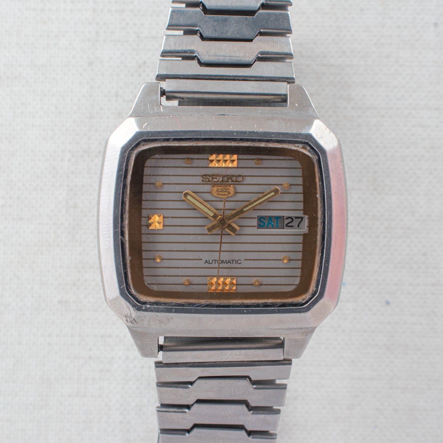 Vintage Seiko 5 Automatic 7009-592J Striped Silver Dial Gold Accents Men's Watch