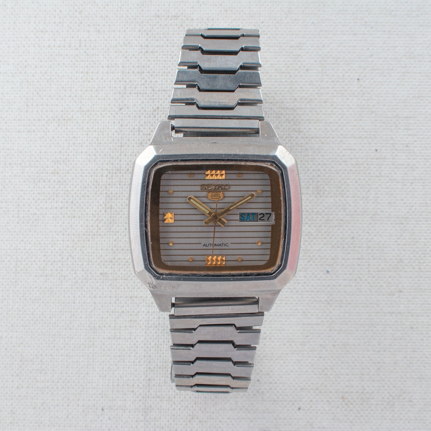 Vintage Seiko 5 Automatic 7009-592J Striped Silver Dial Gold Accents Men's Watch