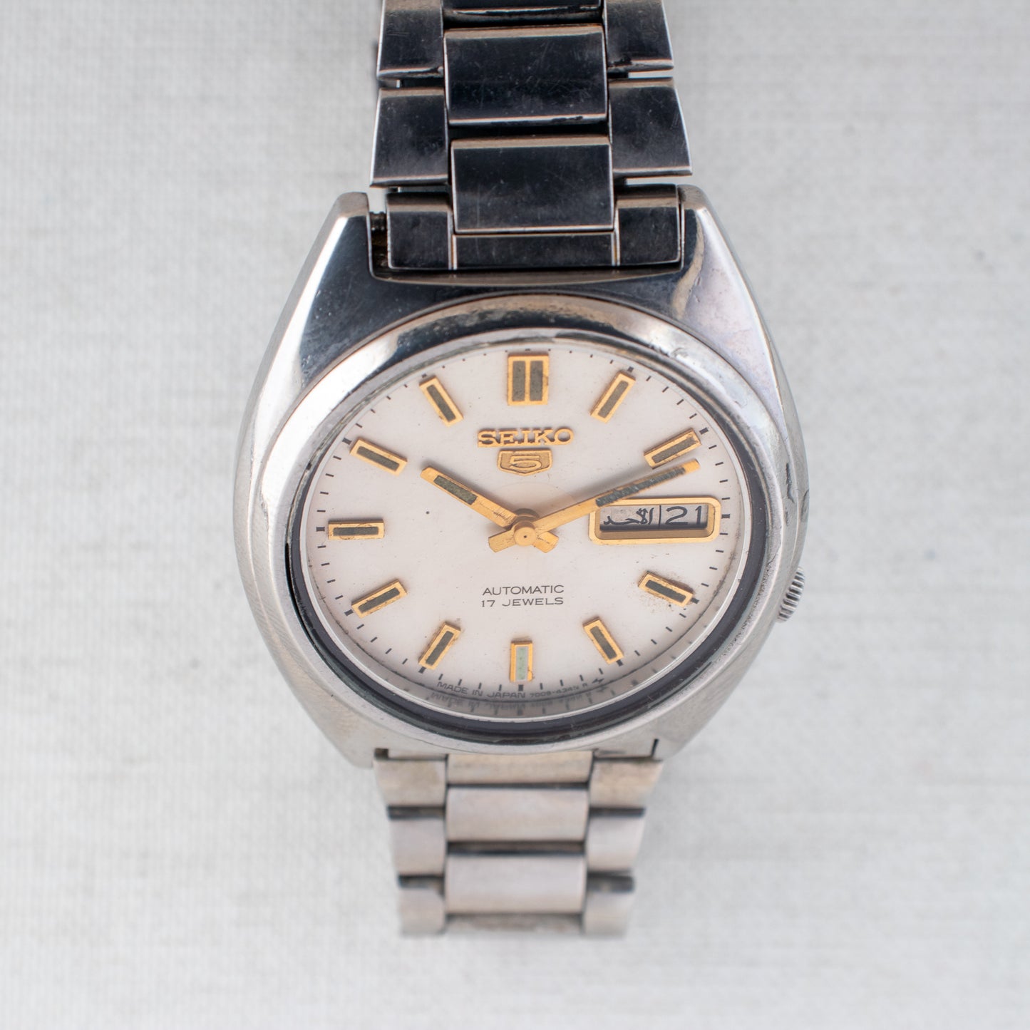 Vintage Seiko 5 Automatic 7009-8331 Men's Watch White Dial Arabic/English Day