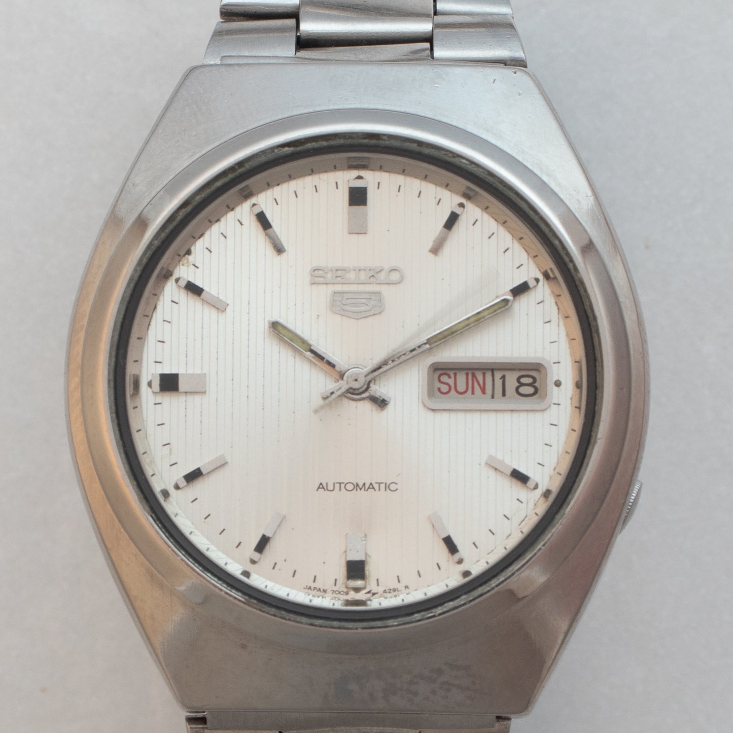 Vintage Seiko 5 Automatic 7009-8760 Silver Pinstripe Dial 17J Cushion Case Watch