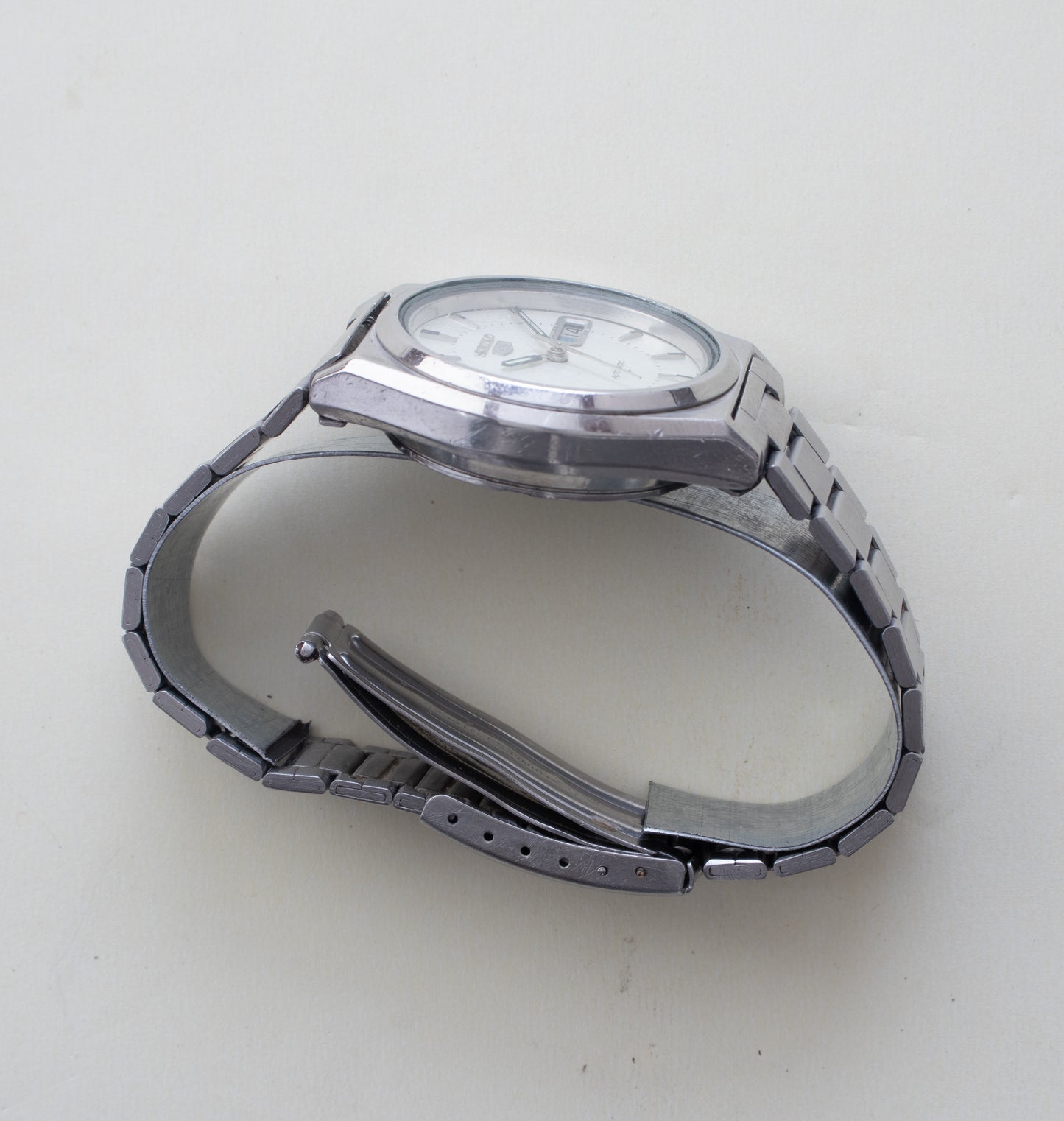 Vintage Seiko 5 Automatic 7009-8760 White Dial Angular Case Daini Mens Watch