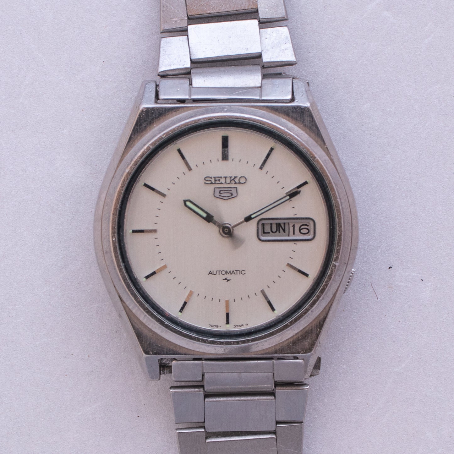 Vintage Seiko 5 Automatic 7009-8760 White Dial Angular Case Daini Mens Watch