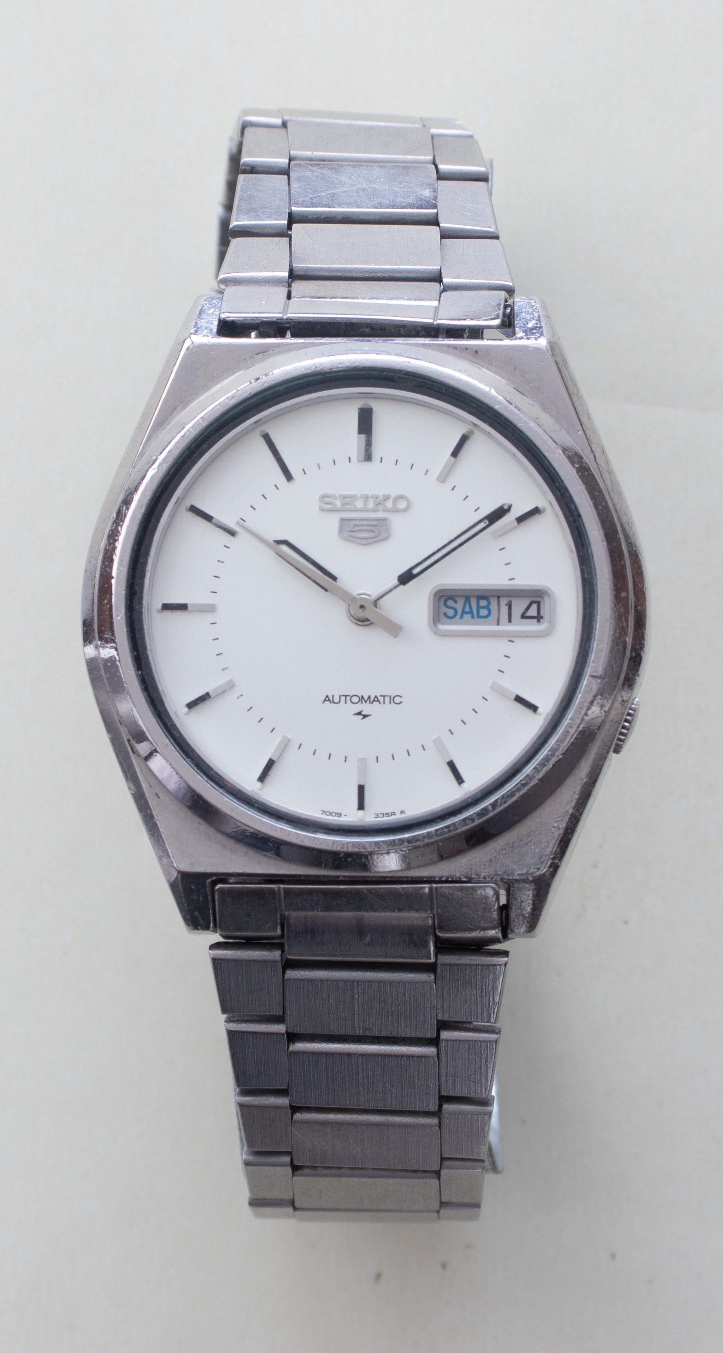 Vintage Seiko 5 Automatic 7009-8760 White Dial Angular Case Daini Mens Watch