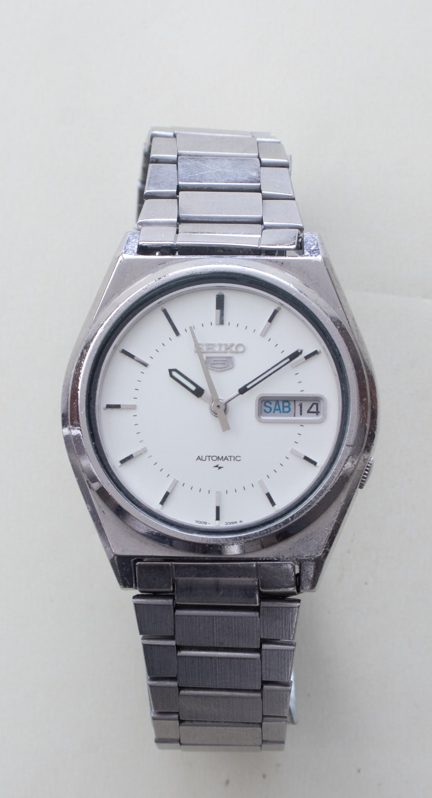 Vintage Seiko 5 Automatic 7009-8760 White Dial Angular Case Daini Mens Watch